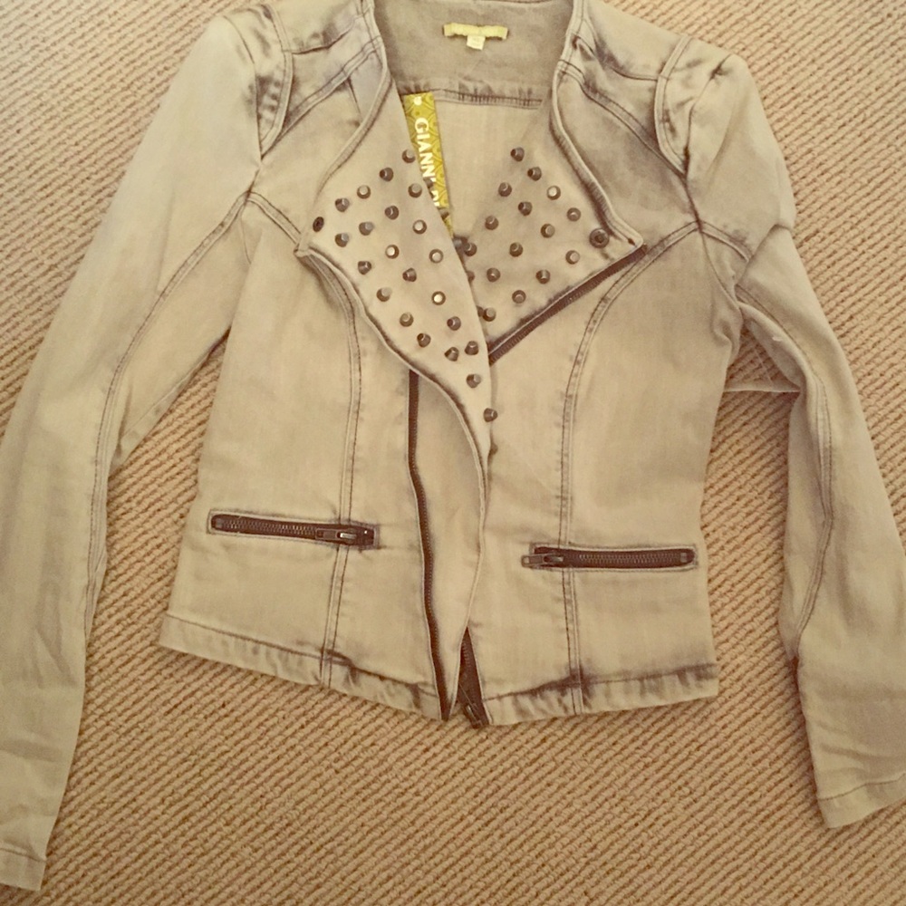⭐️BNWT studded jean jacket XS Gianni Bini ⭐️